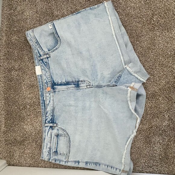 [ #32] Size 38 /NWT Light-Wash Denim Shorts - Picture 1 of 1